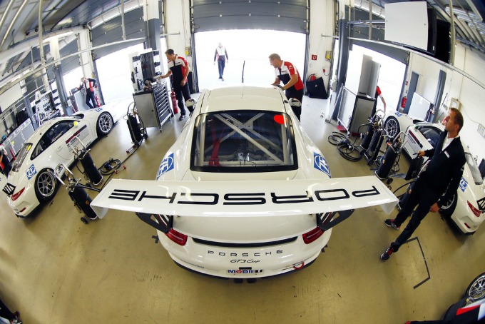 Porsche junior pitbox achterzijde